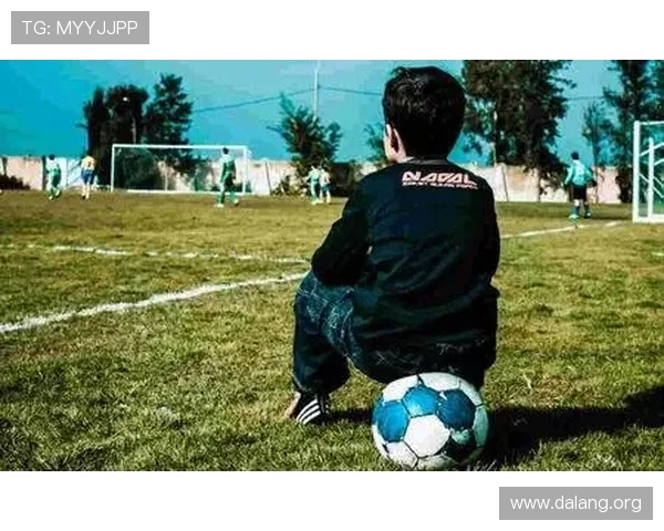 qy球友会网提供最新足球赛事资讯和精彩比赛回放助力球迷实时掌握比赛动态